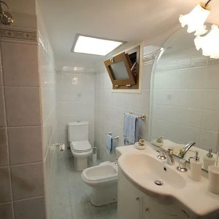 Cortile Aurora Bronte *