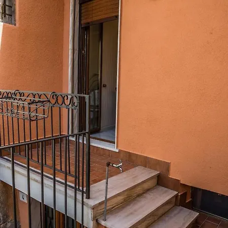 Cortile Aurora Bronte