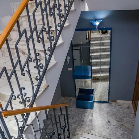 Cortile Aurora Bronte * Bronte